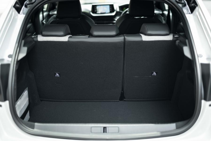 Багажник Peugeot 208 GT Line 2020 года  (JP) (фото 16 из 20)